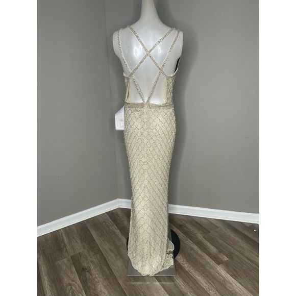 MAC DUGGAL LATTICE PATTERN BEADED GOWN - Picture 8 of 10